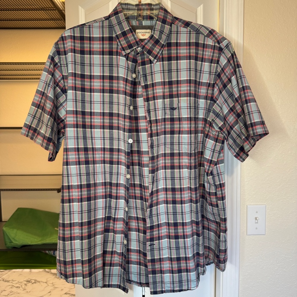 Dockers Men's Multicolor Plaid Short Sleeve Button-Up Shirt